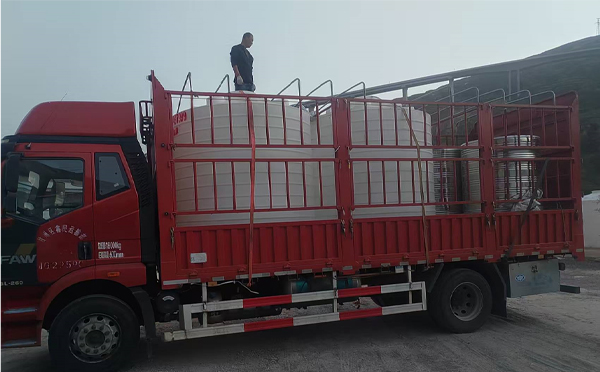 临夏立式运输桶安排发货现场